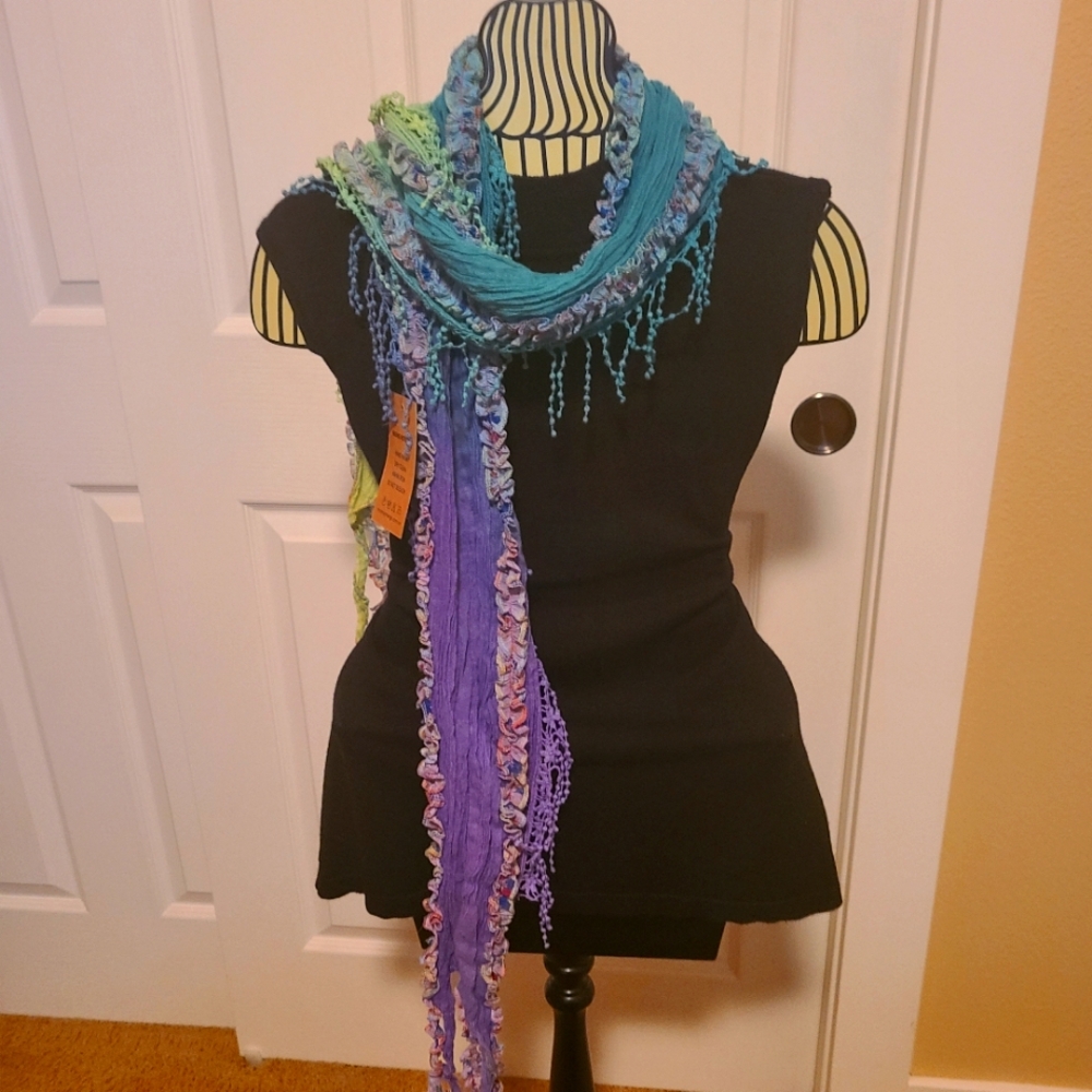 Monkey Mango eyelash and rouched scarf